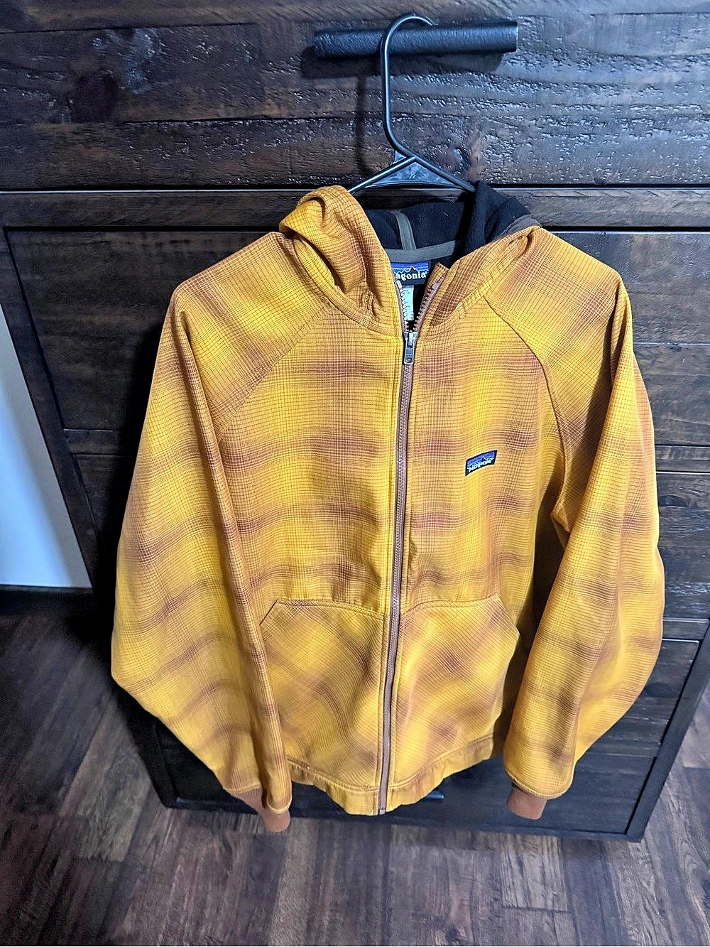 Patagonia Men's /Women’s Yellow Abstract Hooded Jacket Size Medium